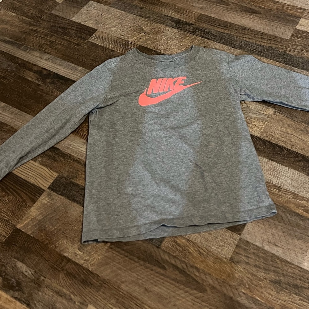 Nike kids long sleeved shirt, great condition